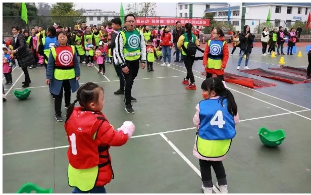 幼儿游戏运动的重要性_幼儿运动游戏的好处_幼儿运动会游戏